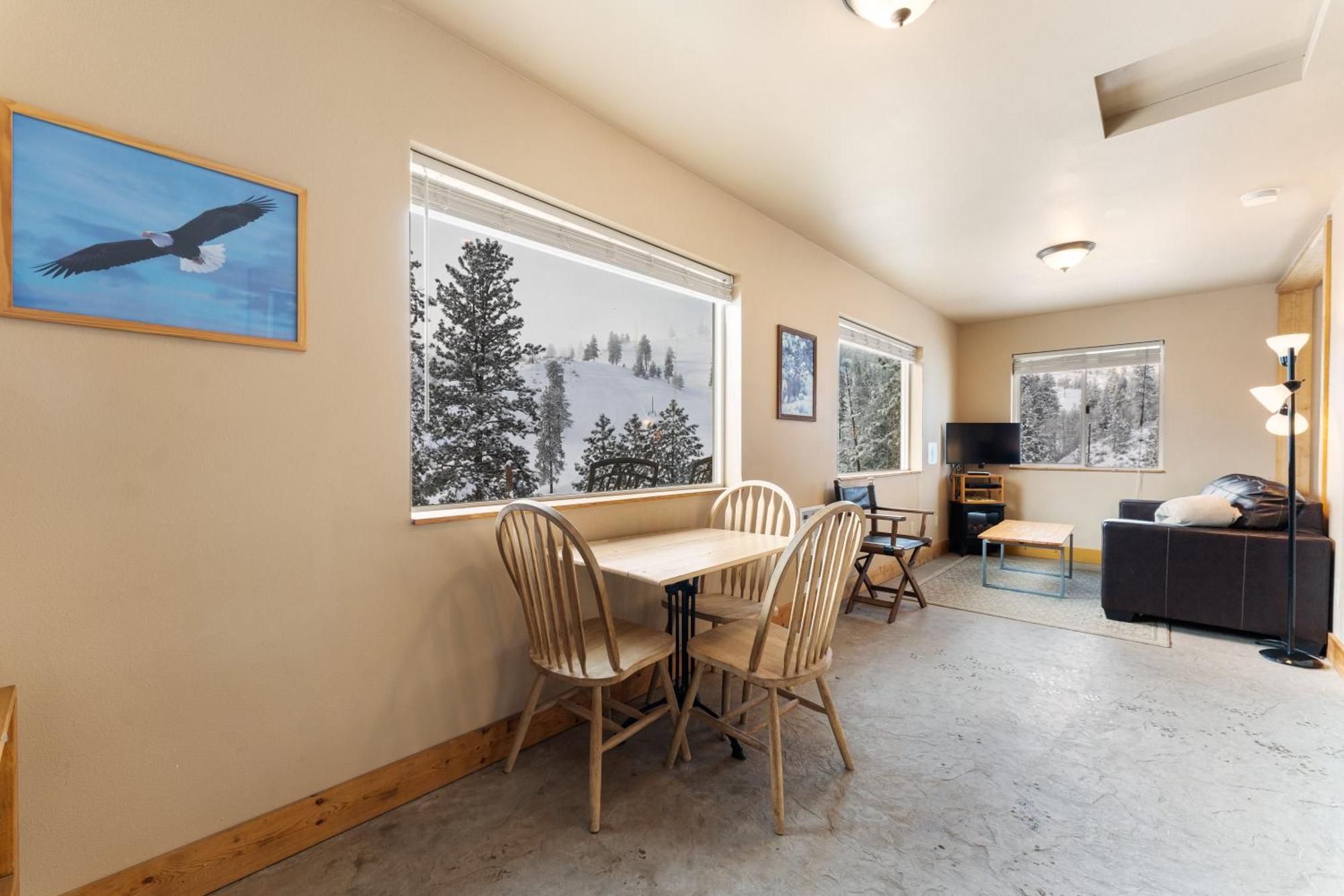 Echo Valley Resort + Cabins Manson Экстерьер фото