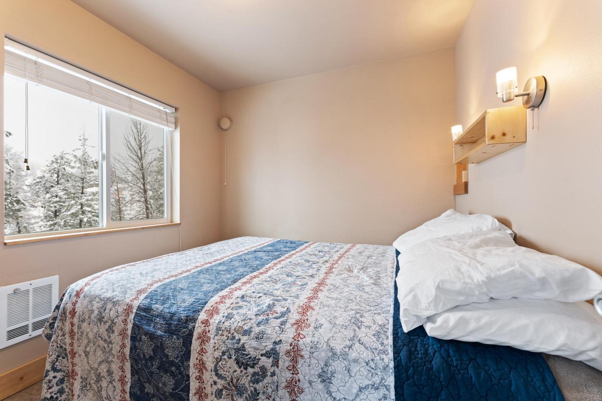 Echo Valley Resort + Cabins Manson Экстерьер фото